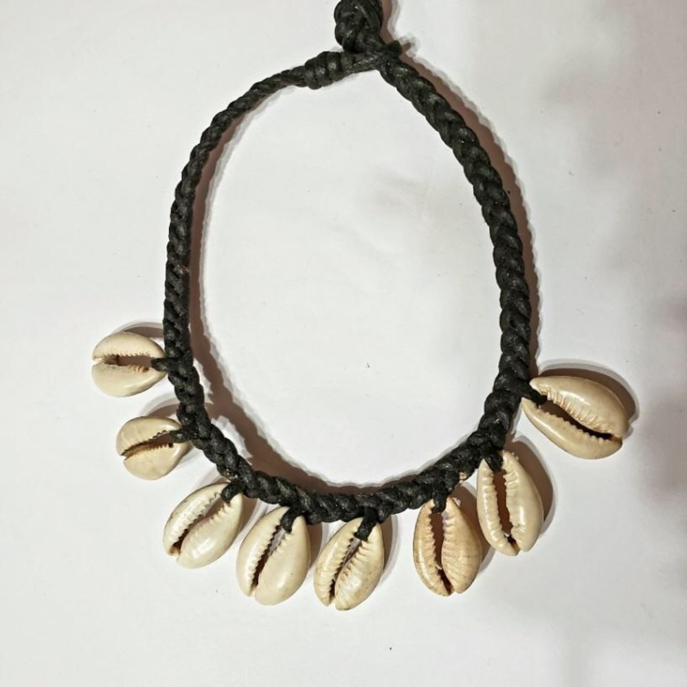 Cowrie shell bracelets with knot closure